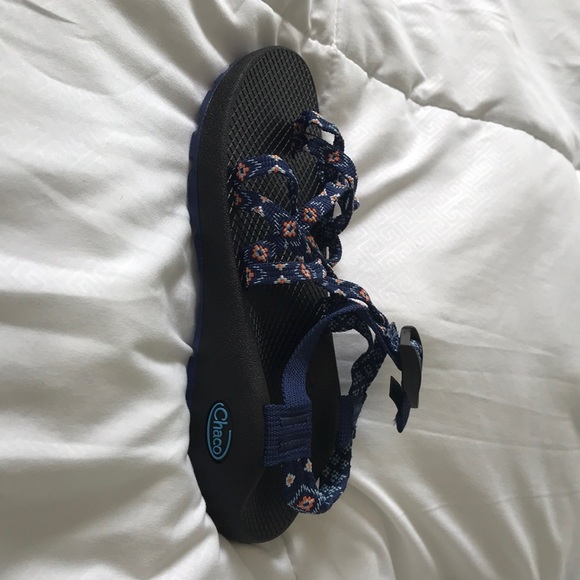 bayetta orange chacos